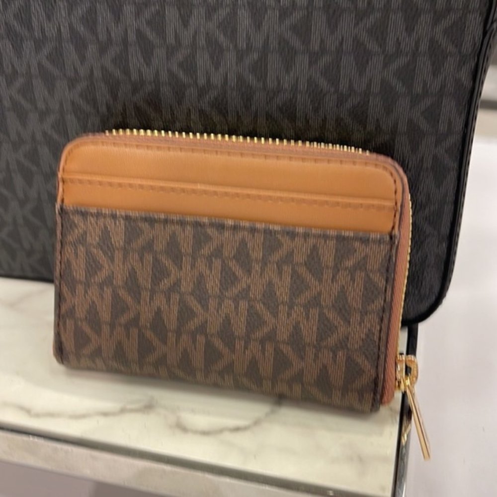 Michael Kors Jet Set Travel Medium Zip Around Card Case Brown - Picture 12 of 16
